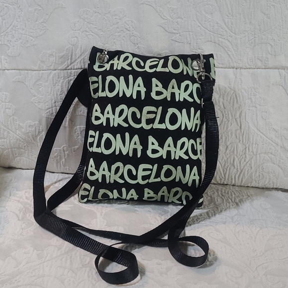 Robin Ruth Crossbody Canvas bag - Picture 2 of 6